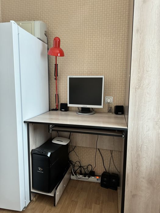 СРОЧНО! Продается компьютерный стол