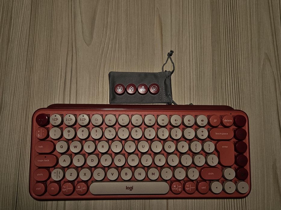 Розова механична и безжична клавиатура - Logitech Pop Keys