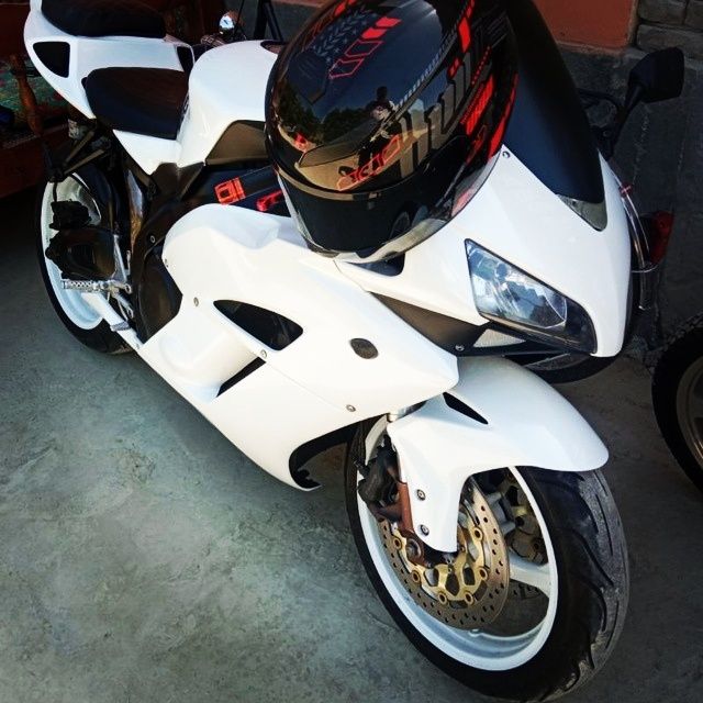 Honda cbr 1000rr fireblaed 2006 dokumnet bor