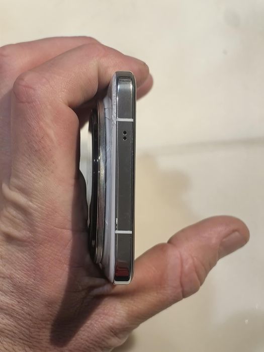 Продавам vivo x200 pro 512gb 16gb ram чукнат