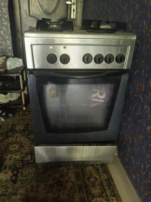 Продам газовую плиту