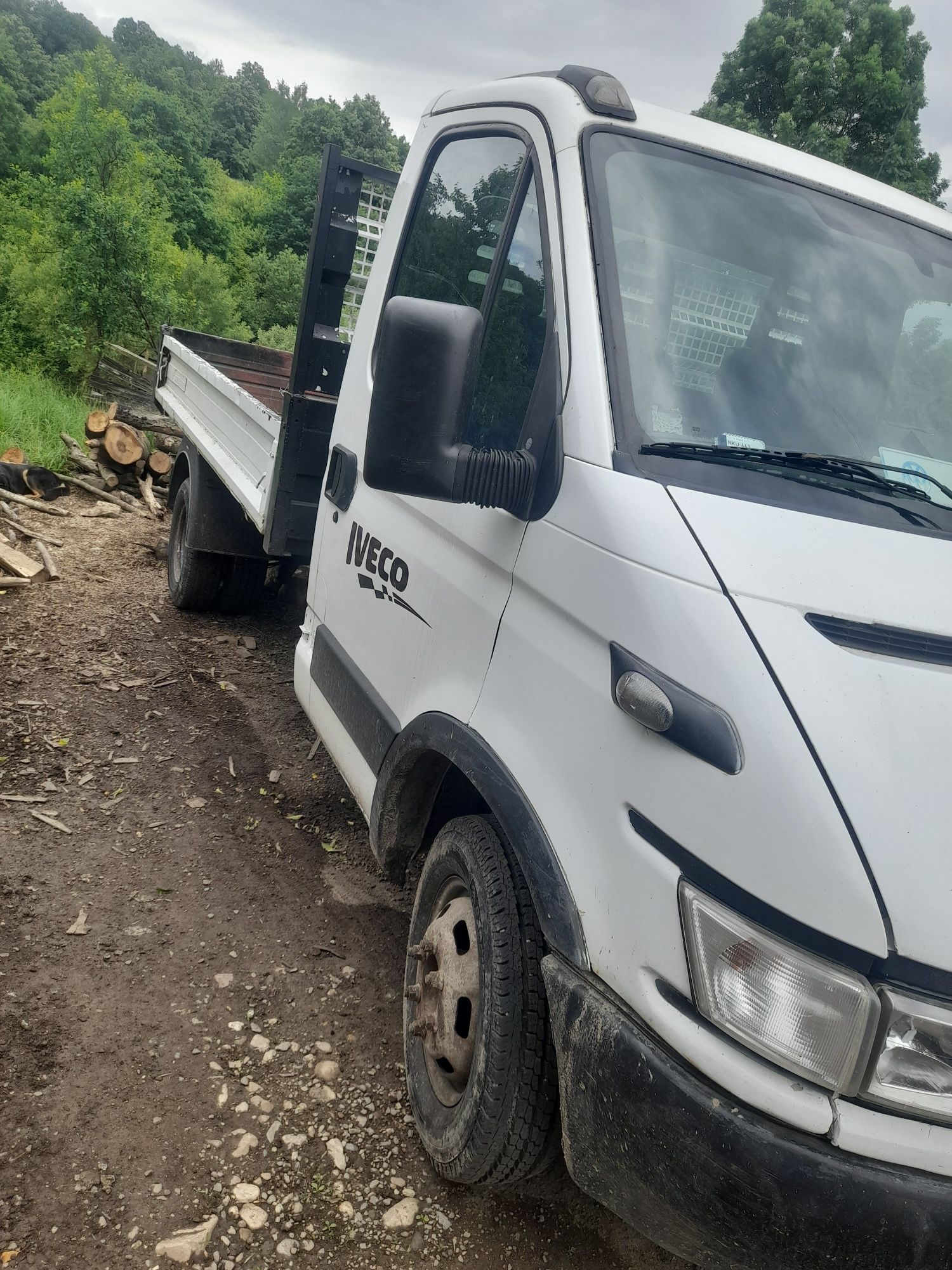 Vând camionetă Iveco basculabil