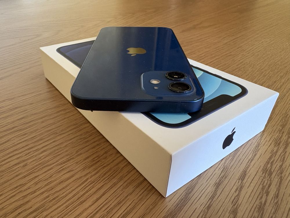 Продавам Iphone 12