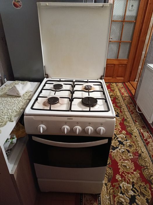 Vând Aragaz Zanussi