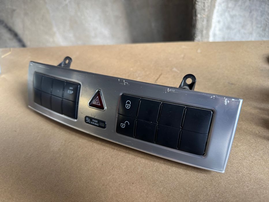 Навигация за Мерцедес W203