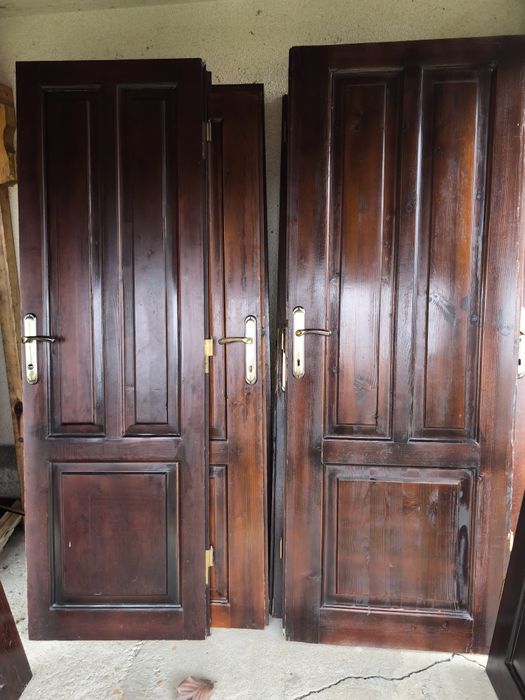 Врати от масивен чам