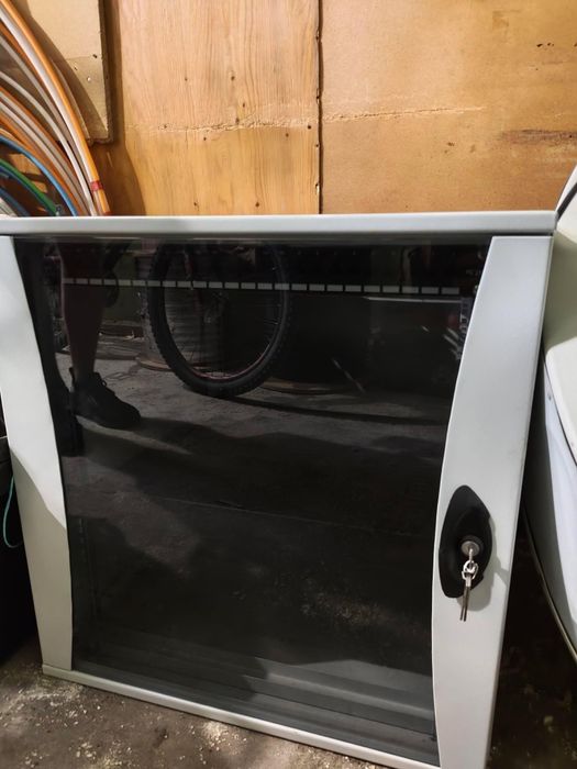 Комуникационен шкаф