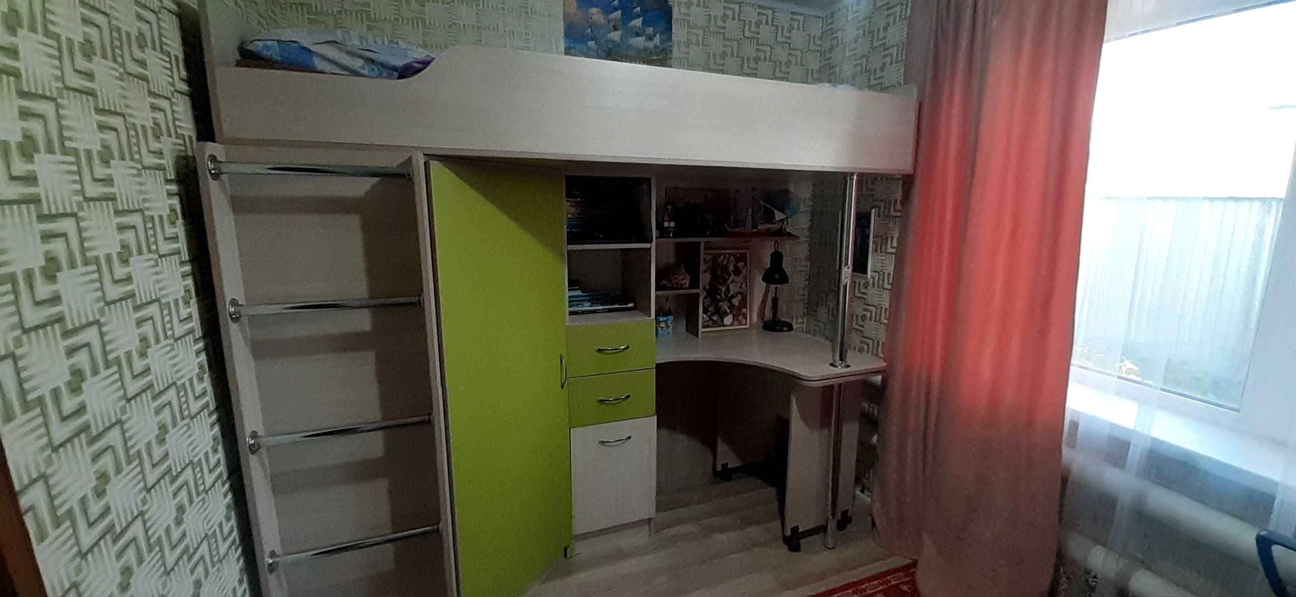 Кровать, шифоньер, письменный стол 3 в 1..