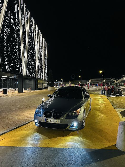 Vand/ pentru dezmembrat bmw seria 5e60 /volan dreapta..