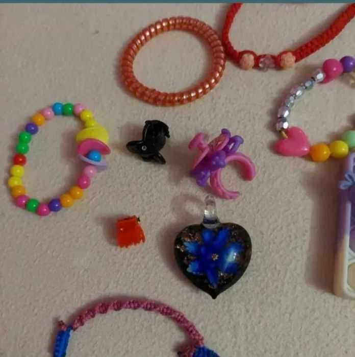 Set bijuterii/ jucarii lucrate manual