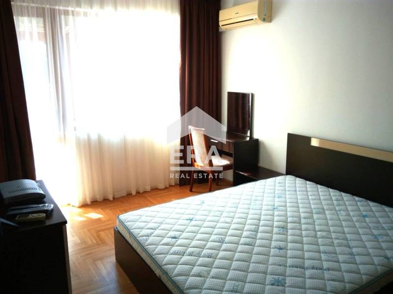 Дава се под наем Тристаен апартамент в Варна, Гръцка махала - 88 кв.м за 665 € - Снимка #2