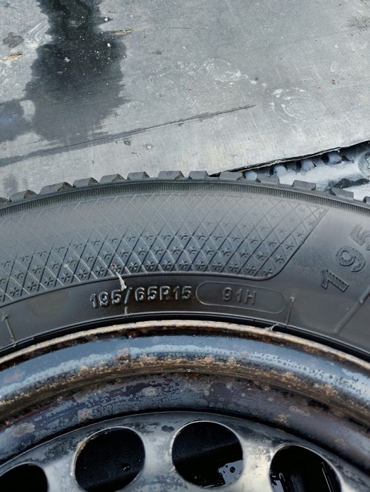 Зимни гуми с джанти 2 броя са 5×100 от голф 4.цената е за комплекта!