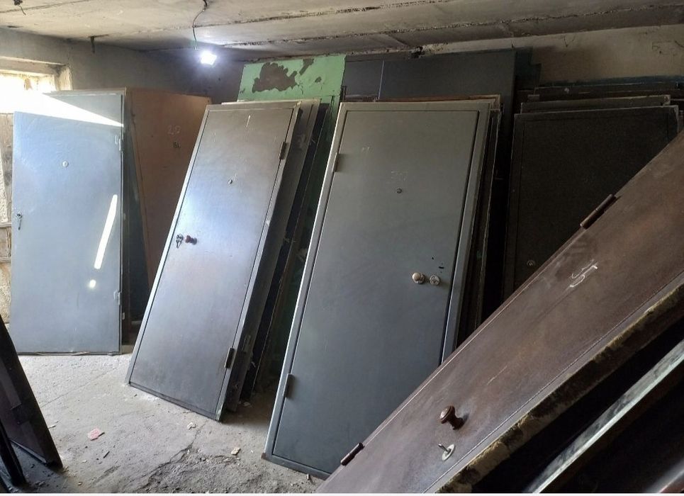 Входные железные металлические двери