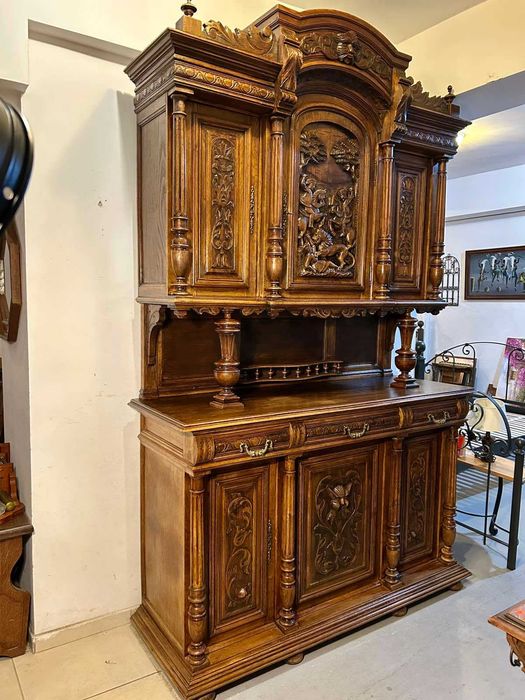 Бюфет с богата дърворезба Холандия