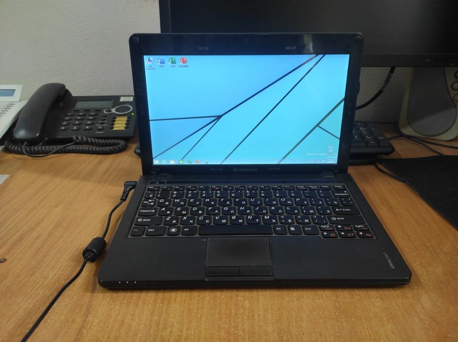 Ноутбук Lenovo s205 в хорошем состоянии.
