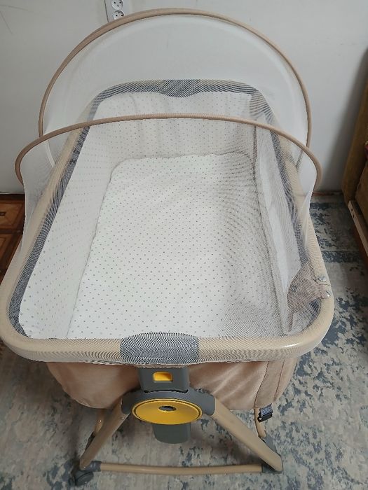 Манеж кровать.     .