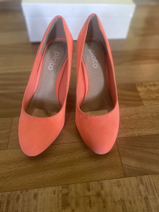 Продам туфли коралового цвета