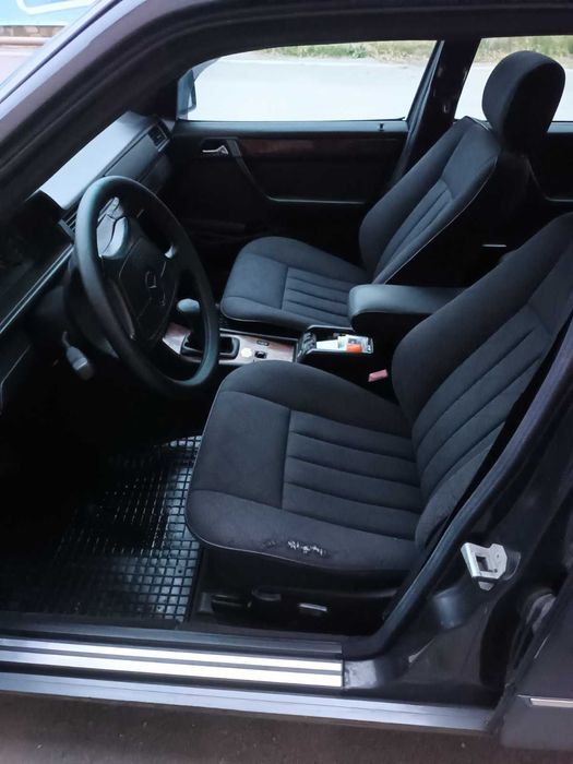 Мерцедес Е250D 1994г.