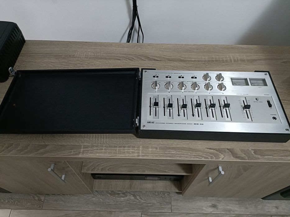 Akai MM 62 mixer audio de colecție cu VU mere perfect funcțional!