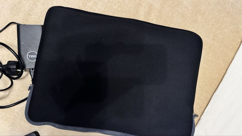 Лаптоп Dell touchscreen