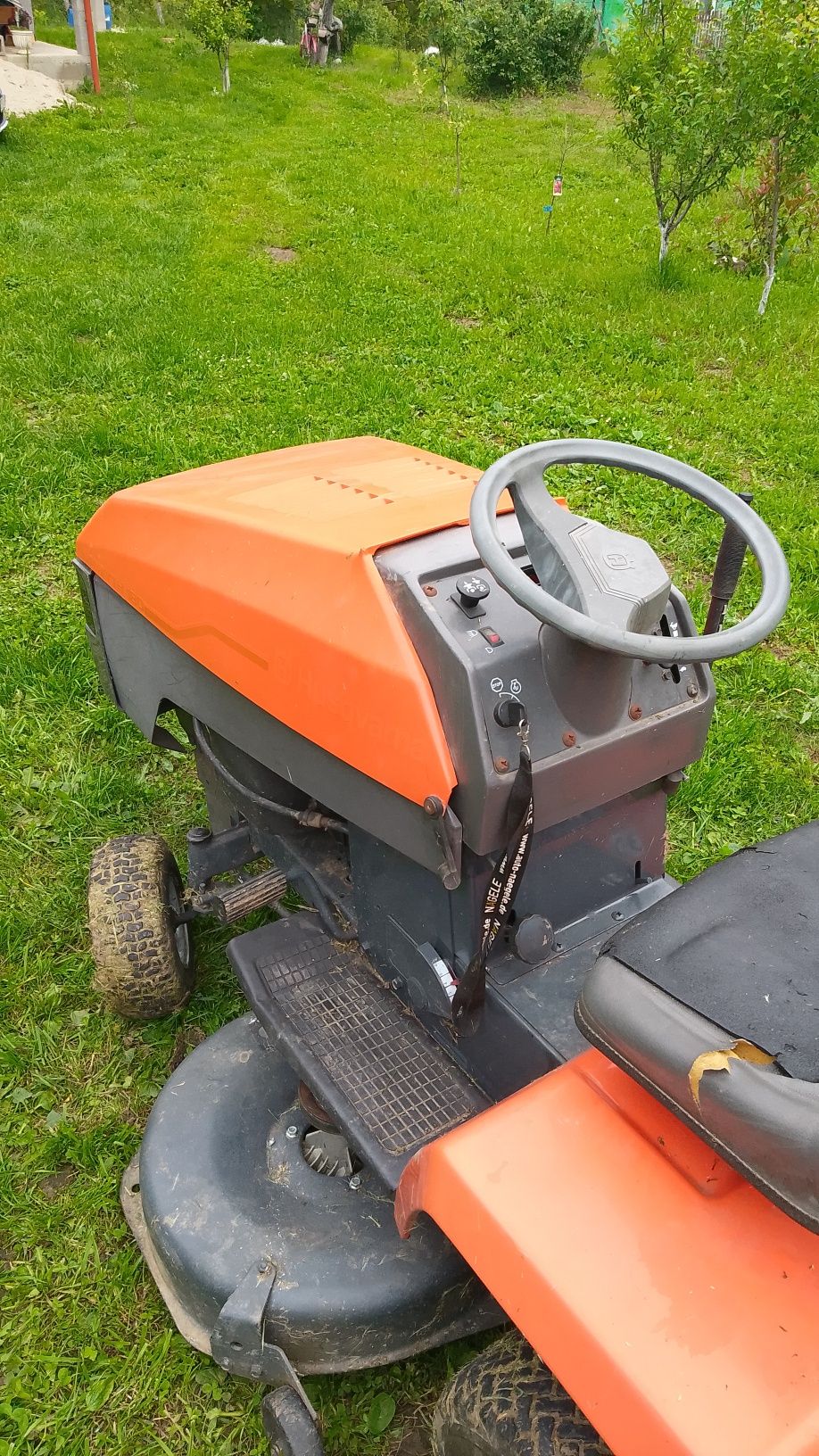 Vând tractoraș Husqvarna de 18 cp