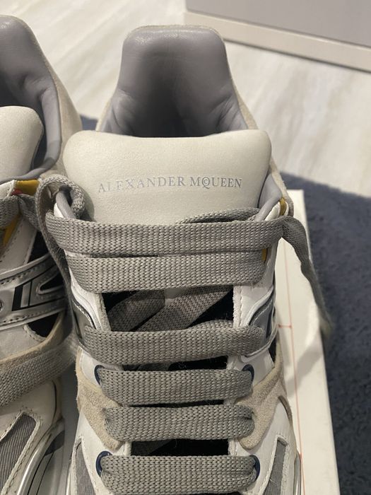 Vand Alexander McQueen