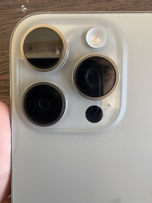 Vând iphone 16 pro max