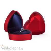 Кутия за пръстен с лед осветление "Сърце"