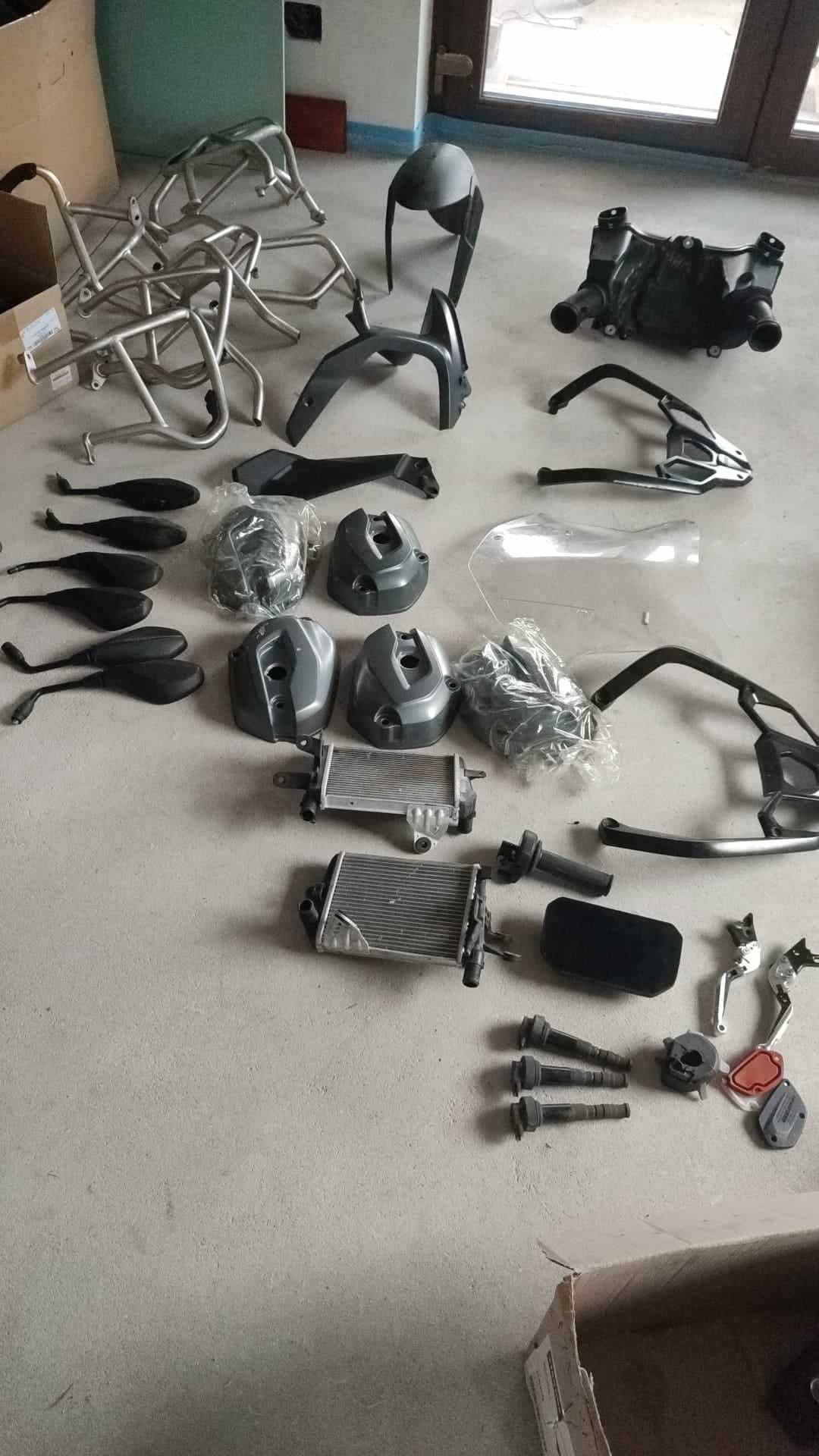 Piese Accesorii motociclete Honda Yamaha Suzuki Kawasaki Ducati
