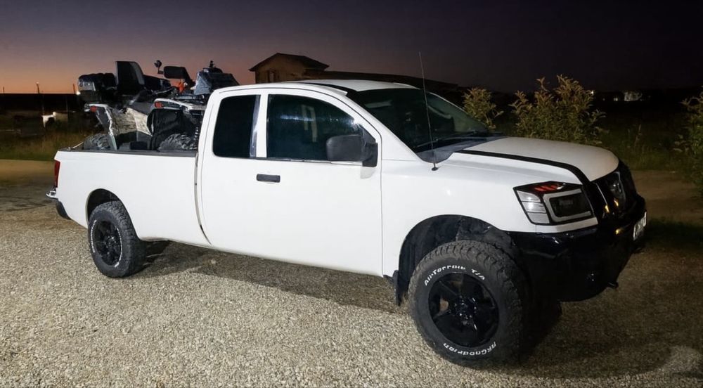 Nissan Titan Autoutilitara 4x4 unic propietar