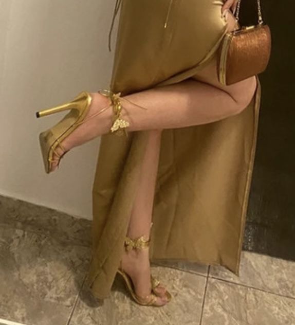 Sandale cu toc cu fluturi