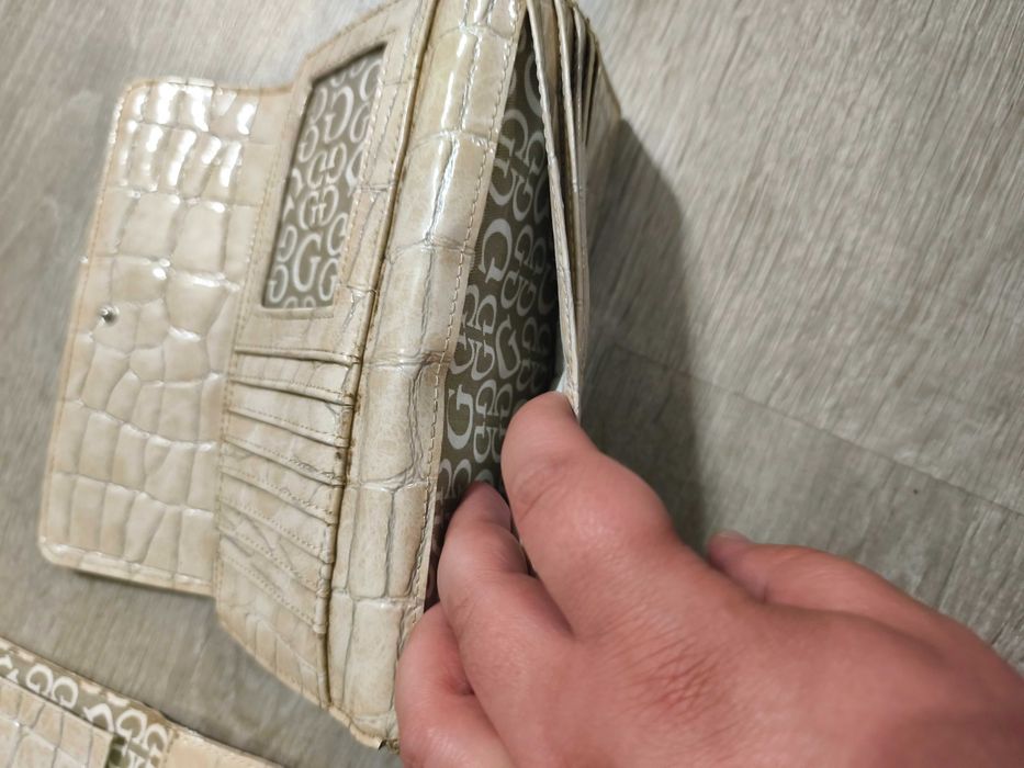 Portofel imitatie piele GUESS Est 1981/50 lei/ doar in Cluj