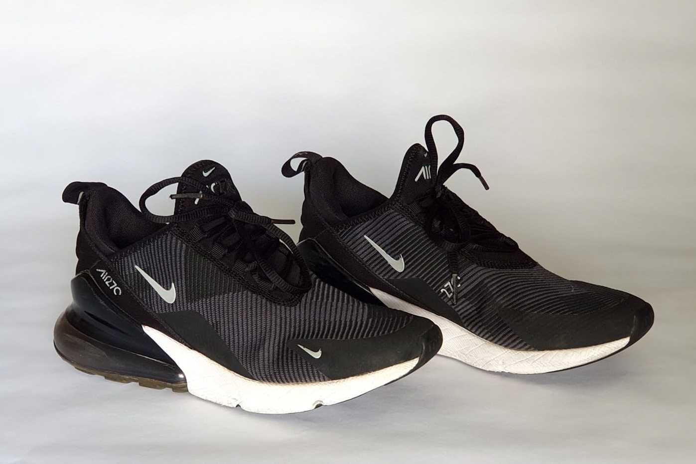 Pereche de Adidasi Nike AirMax 270