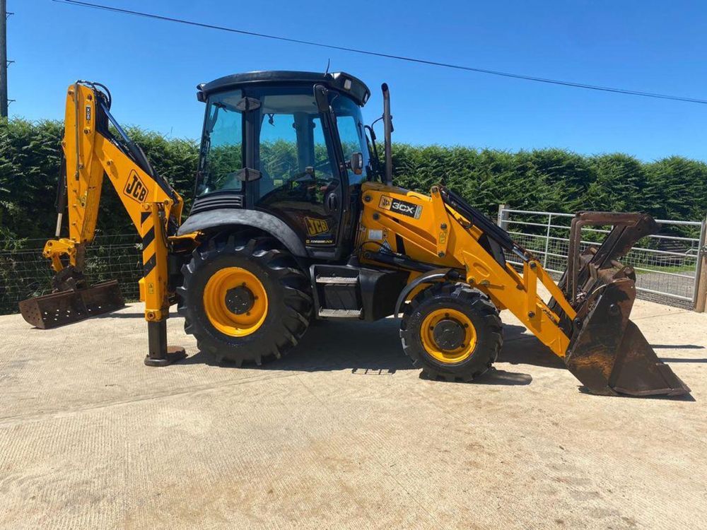 De inchiriat Buldoexcavator jcb3cx Si miniexcavator bobcat