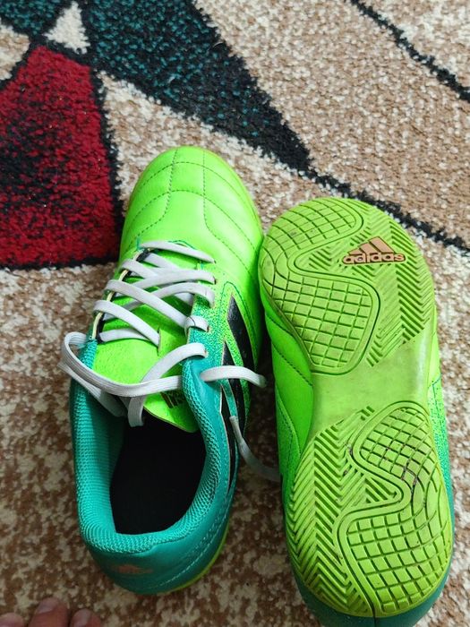 Vând ghete futsal mărimea 37