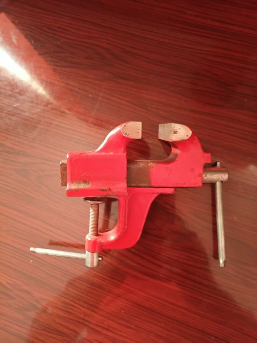 Продаются тиски маленькие