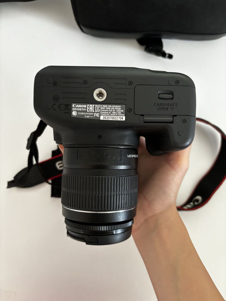 Фотоапарат canon EOS 2000D