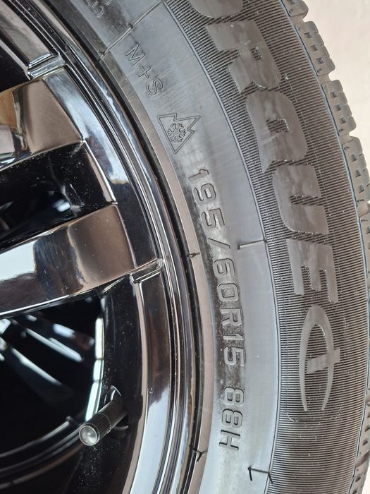 Обмен или продаётся Nexia 3 диски с баллонами