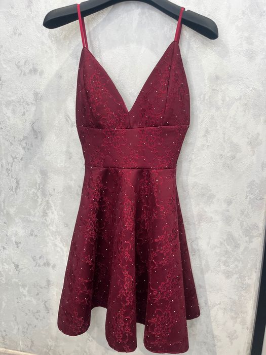 Елегантна рокля с камъни