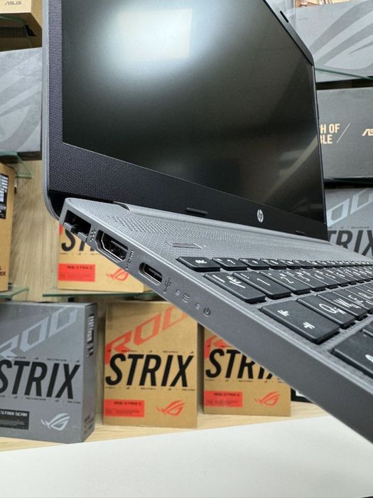 HP 250 G9, Intel core i5, 1235U, 8GB DDR, 512 SSD