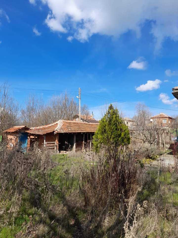 Къща в село Зорница на 50 км от Бургас