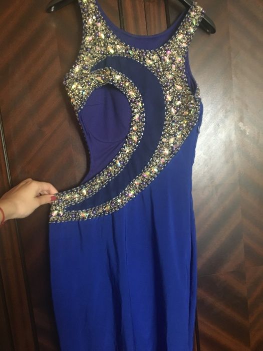 Официална рокля