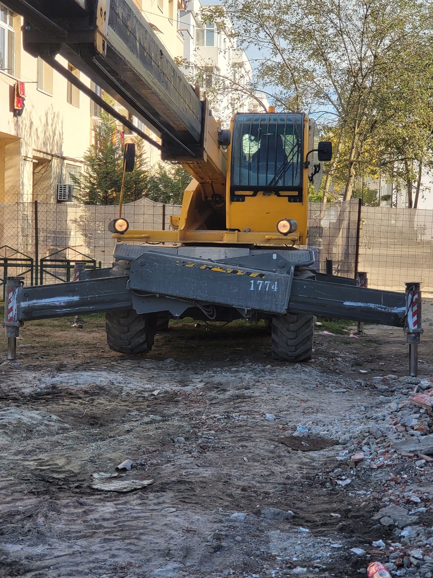 Inchiriez stivuitor,Macara telescopica Rotativă,Manitou