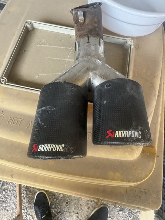 Glushitel nasadka akrapovic arginal karbon