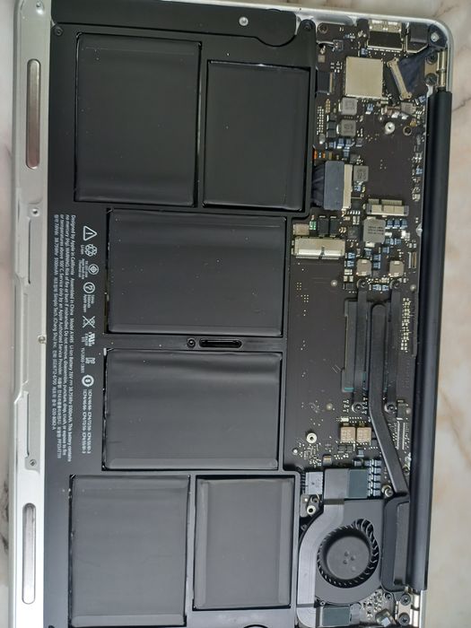 Лаптоп Apple MacBook Air A1465 EMC 2631 Intel Core™ i5-4250U за части
