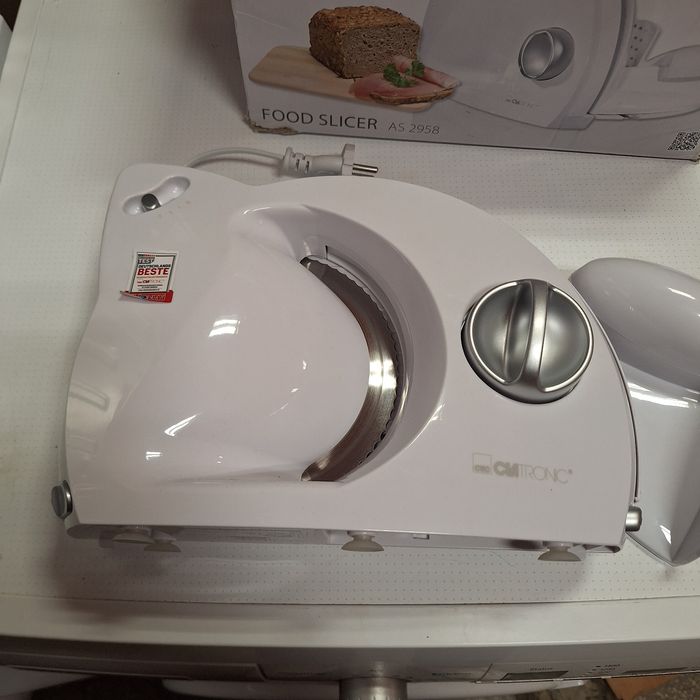 Резачка за колбаси и хляб 180 вата нова внос от Германия