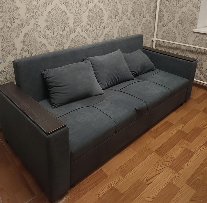 Диван в темно серым цвете б/у