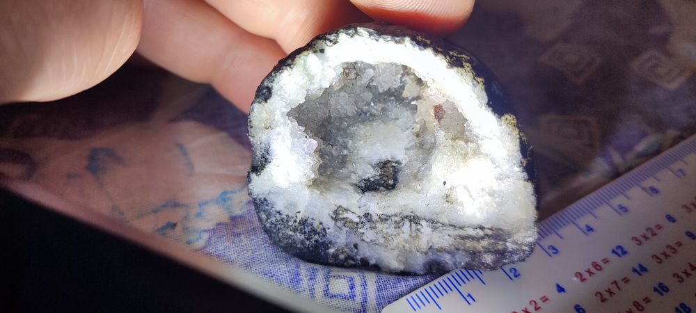 Кристали парчета Геоди от Родопите
Всички са уник