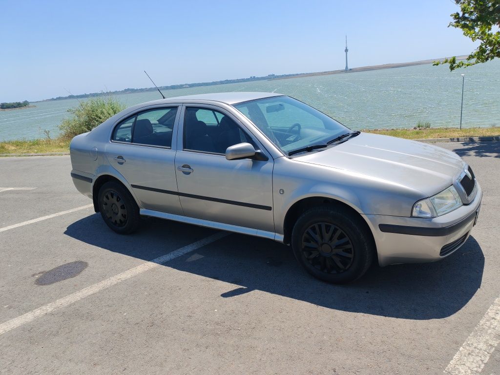 Skoda Octavia impecabila 2009 benzina 1.6 stare că noua 2750 e.