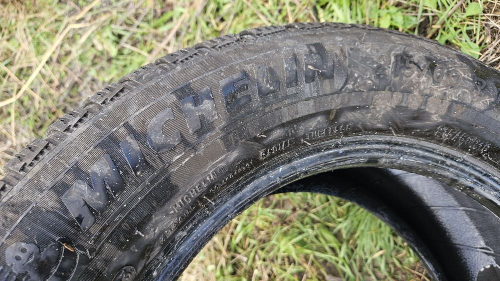 2бр гуми 215 60 16 дот 23 мишелин